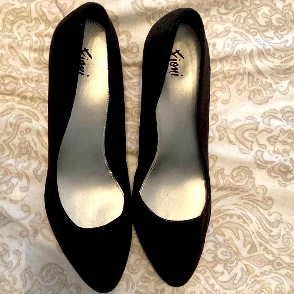 Black size 11 women’s 1 1/2 inch heels, never worn